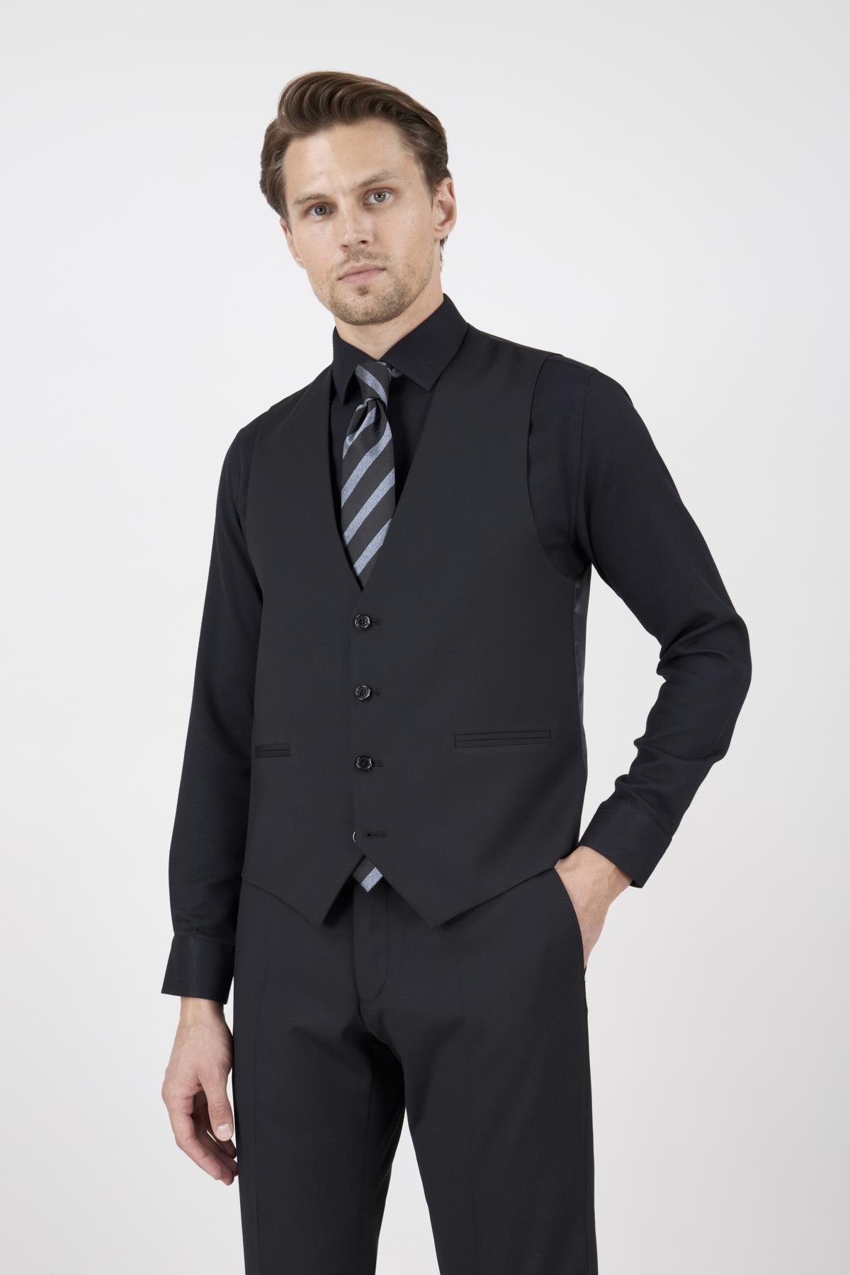 Erkek Slim Fit Sivri Yaka Siyah Yelekli Takım Elbise