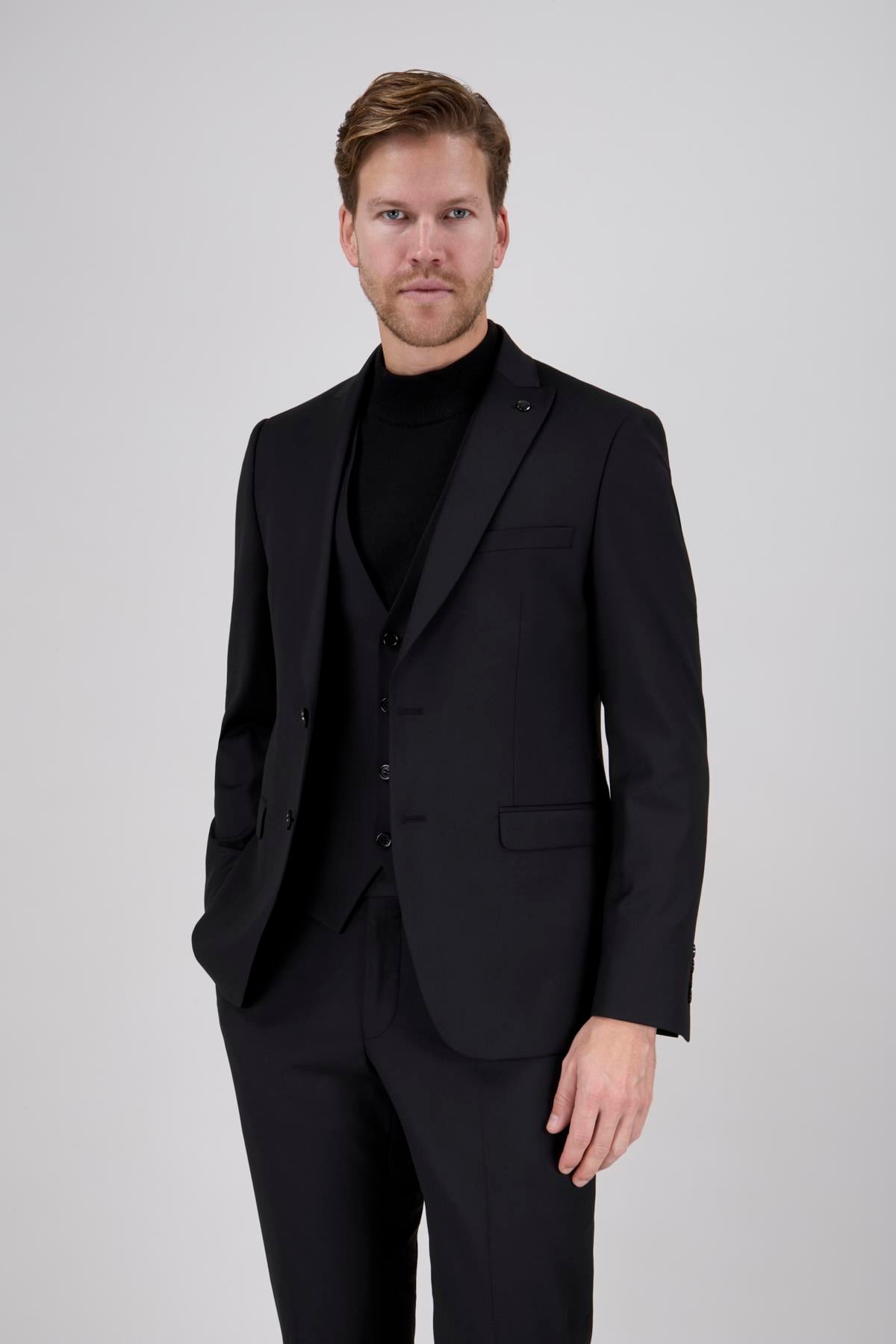 Erkek Slim Fit Sivri Yaka Siyah Yelekli Takım Elbise