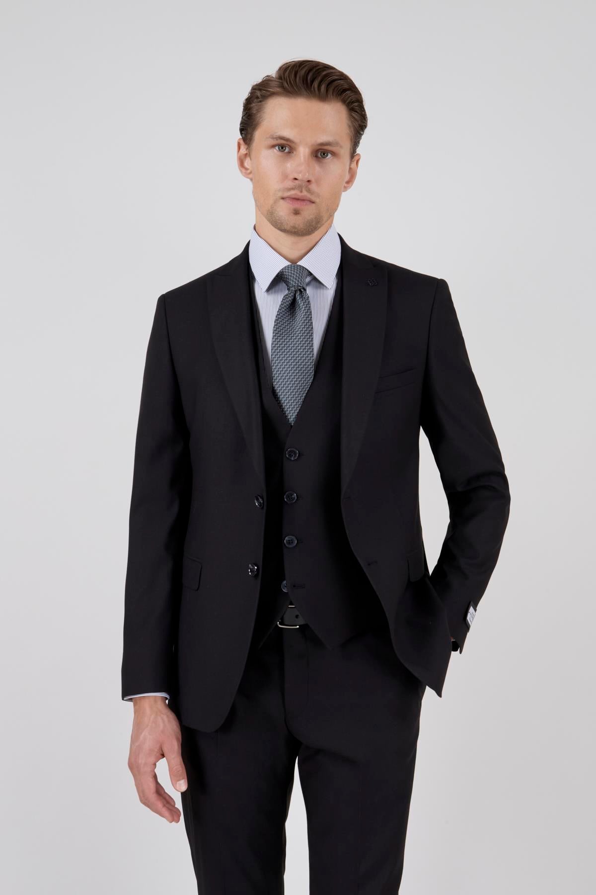 Erkek Slim Fit Sivri Yaka Siyah Yelekli Takım Elbise