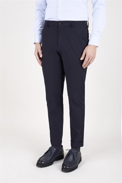 Erkek Slim Fit Sivri Yaka Koyu Lacivert Puntolu Kapak Cepli Yarım Astar Takım Elbise