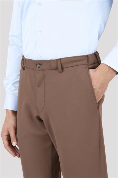Erkek Slim Fit Sivri Yaka Puntolu Torba Cepli Kahverengi Yarım Astar Takım Elbise