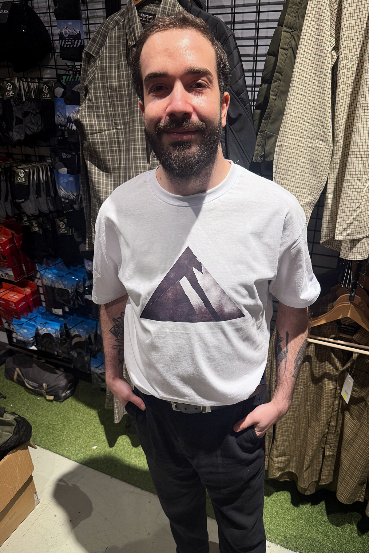 Cliff Crest Tişört - Rahat Kesim, %100 Pamuk