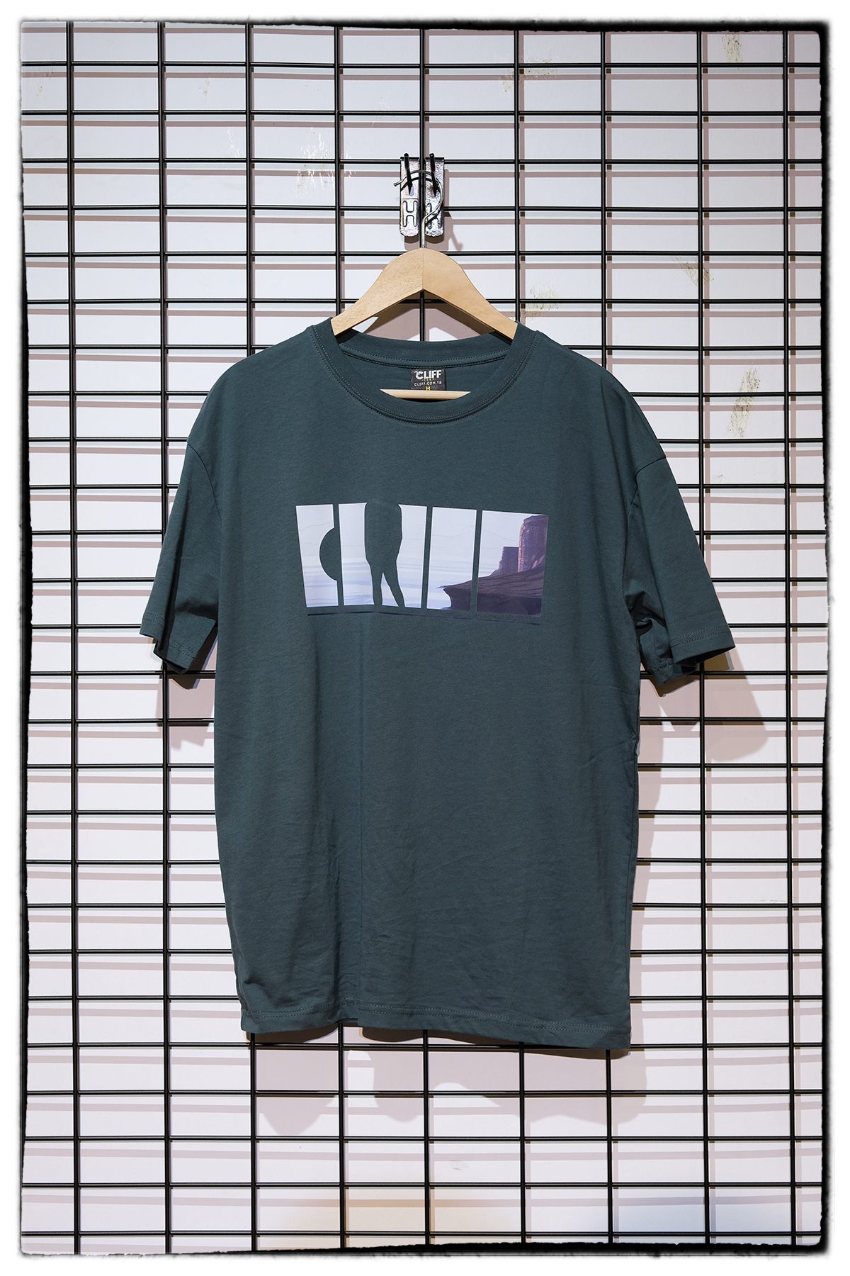 Cliff Logo No.4 Tişört - Rahat Kesim, %100 Pamuk