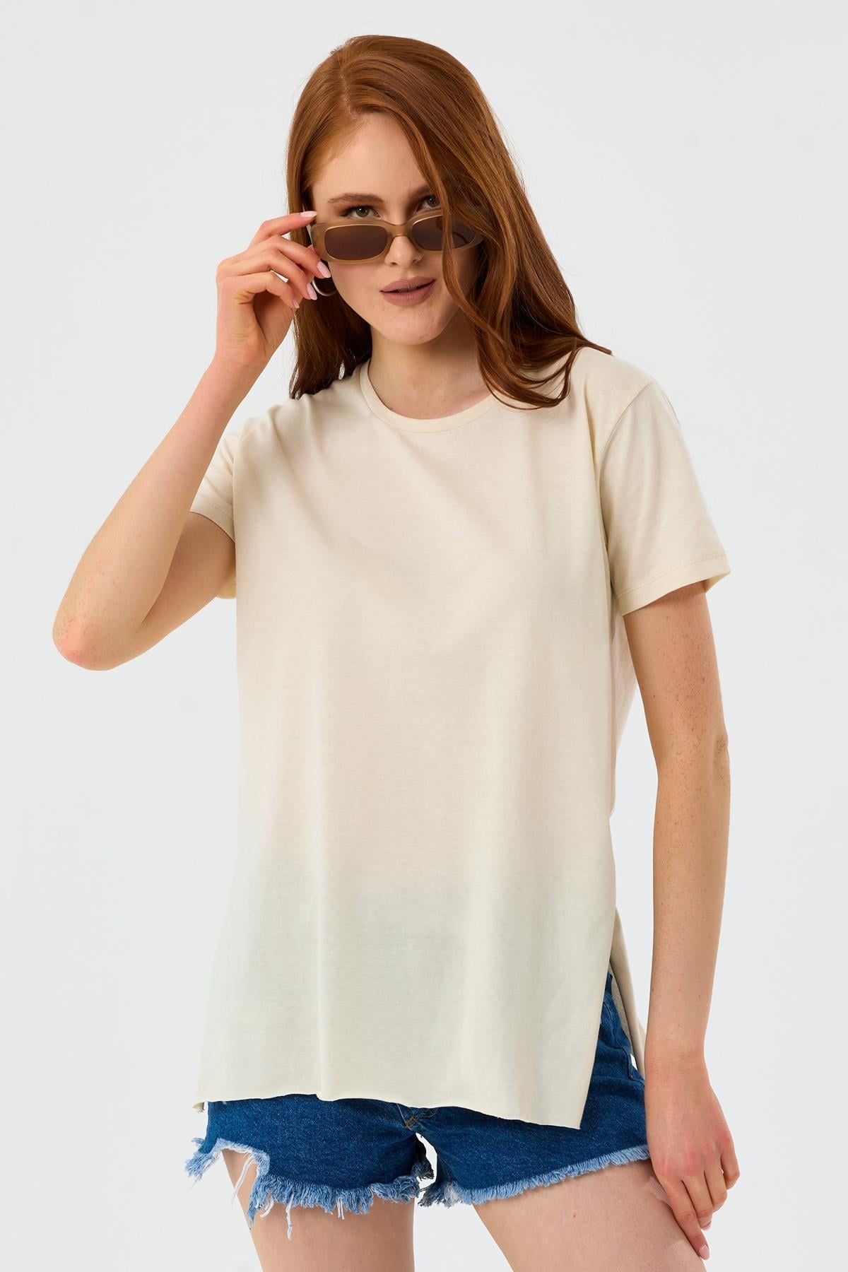 Bisiklet Yaka Yan Yırtmaçlı Basic Tişört - Taş