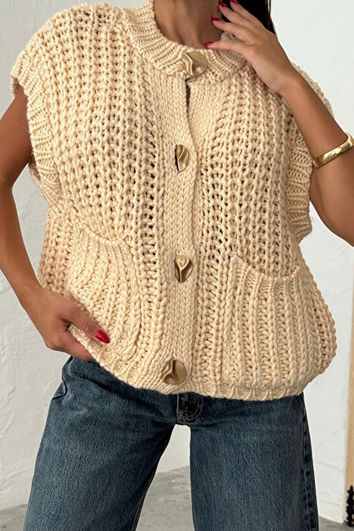 Kalın Örgü Gold Düğmeli Premium Trend Yelek - Krem