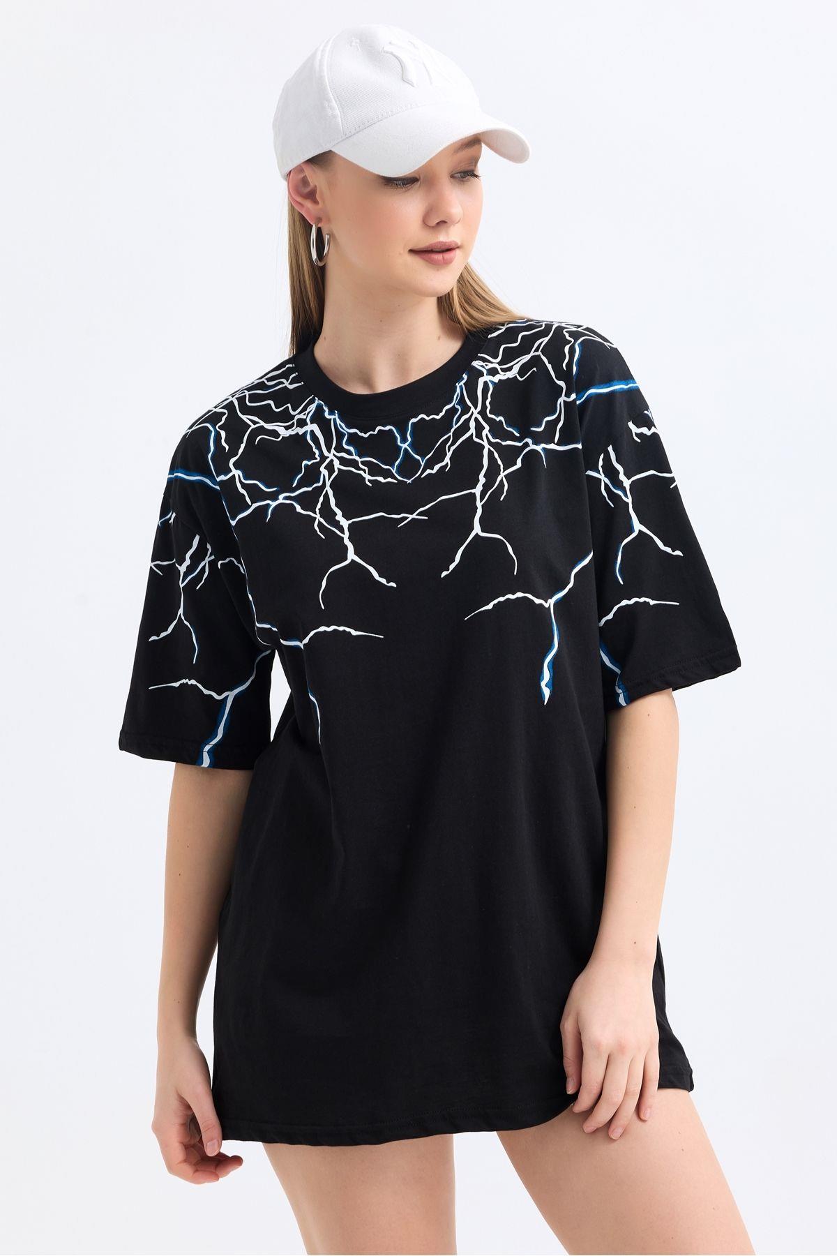Ön ve Kol Şimşek Baskılı Pamuklu Oversize Tişört - Siyah