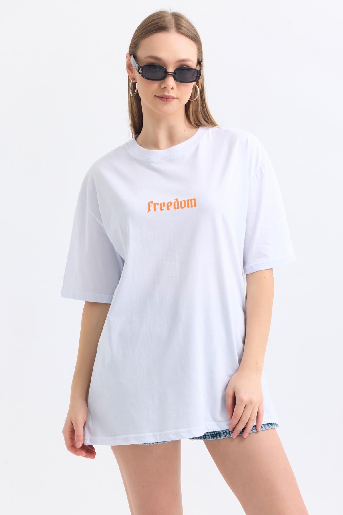 Ön Ve Sırt Freedom Kelebek Baskılı Pamuklu Oversize Tişört - Beyaz