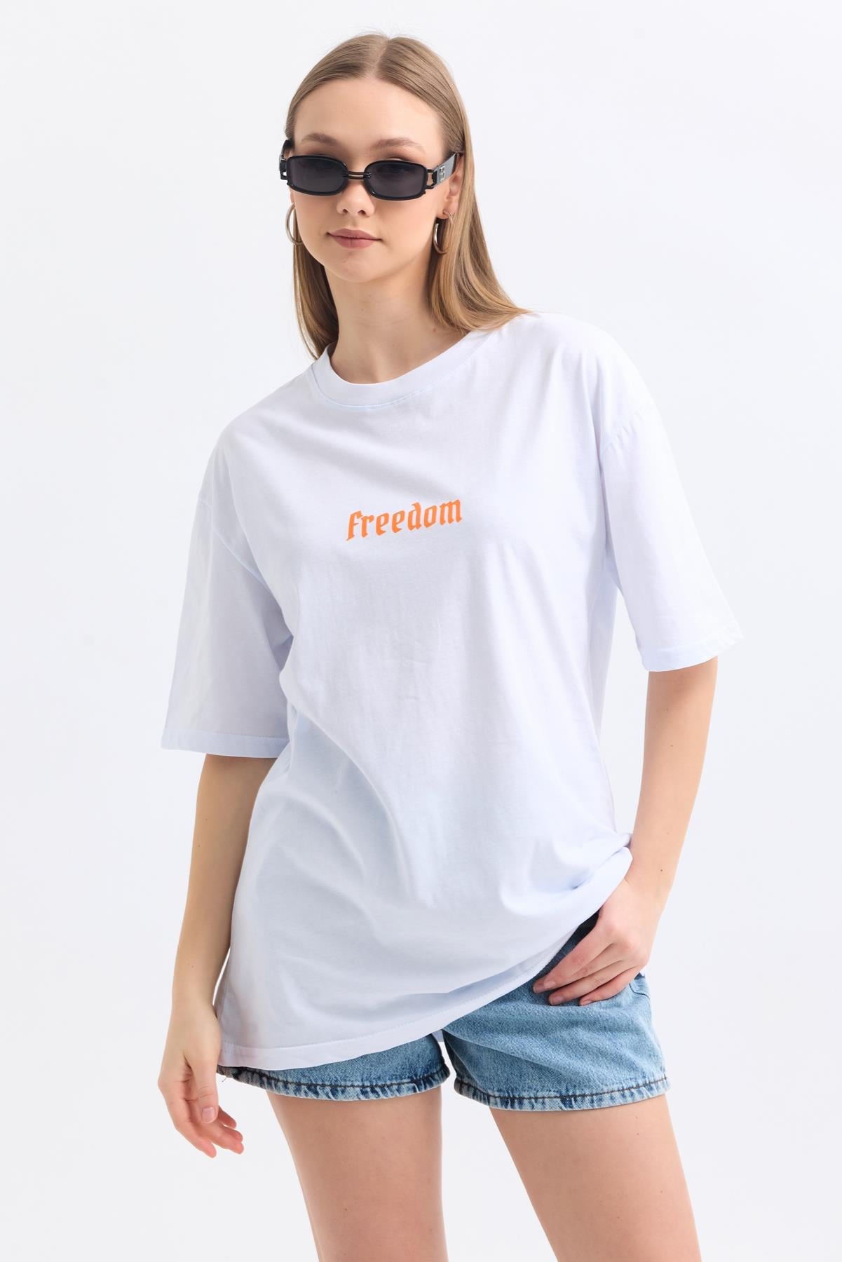 Ön Ve Sırt Freedom Kelebek Baskılı Pamuklu Oversize Tişört - Beyaz
