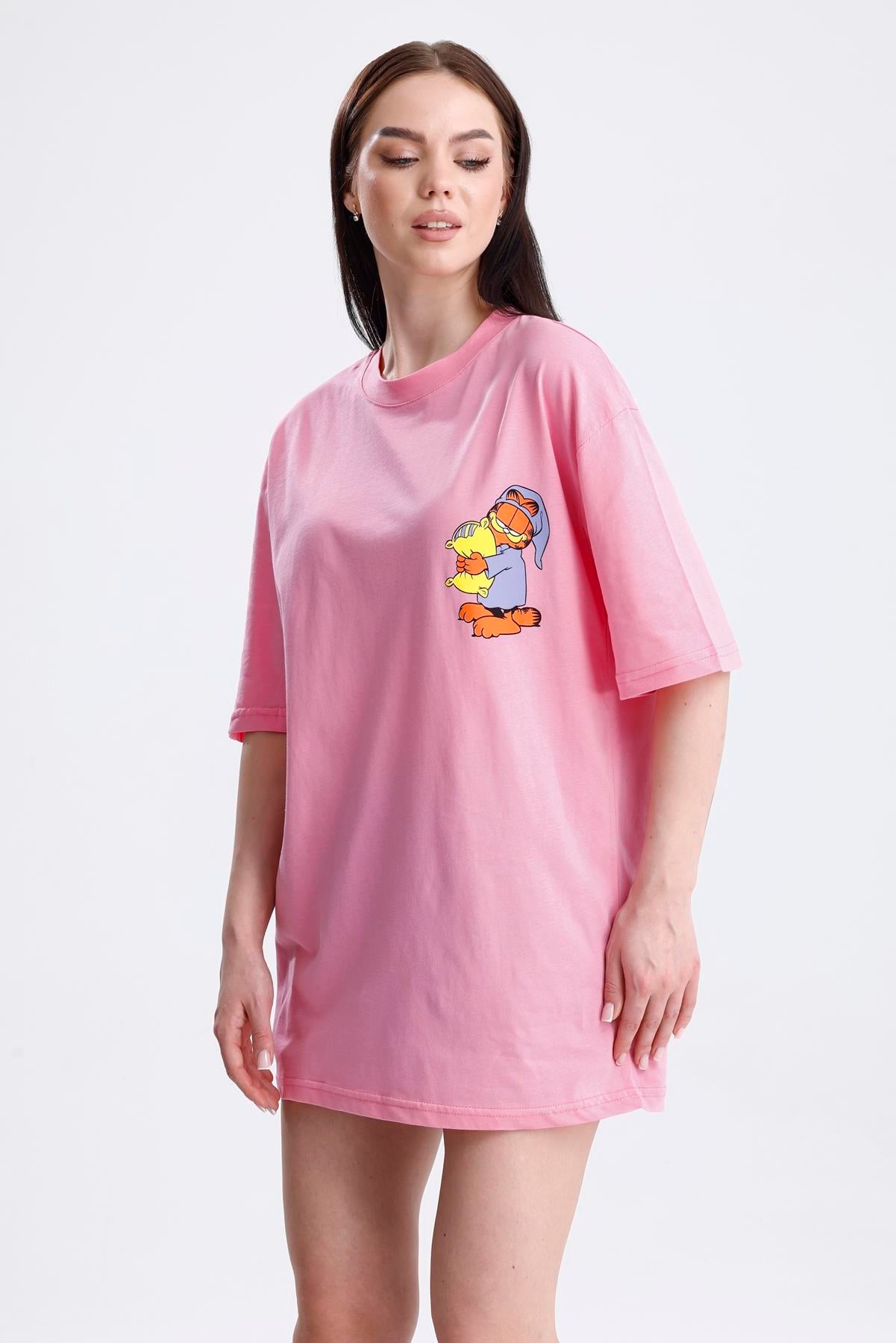 Ön Ve Sırt Uykucu Garfield Baskılı Pamuklu Oversize Tişört - Pembe