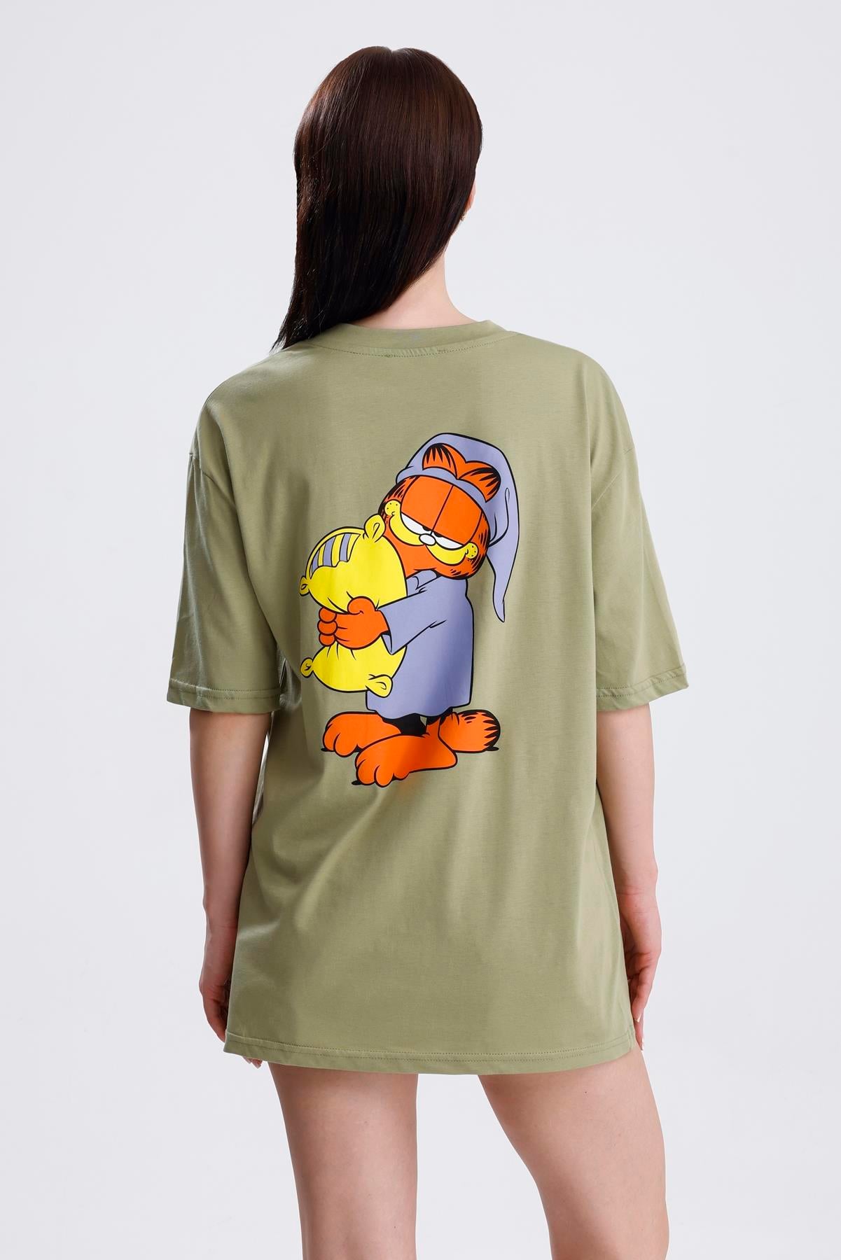 Ön Ve Sırt Uykucu Garfield Baskılı Pamuklu Oversize Tişört - Olive