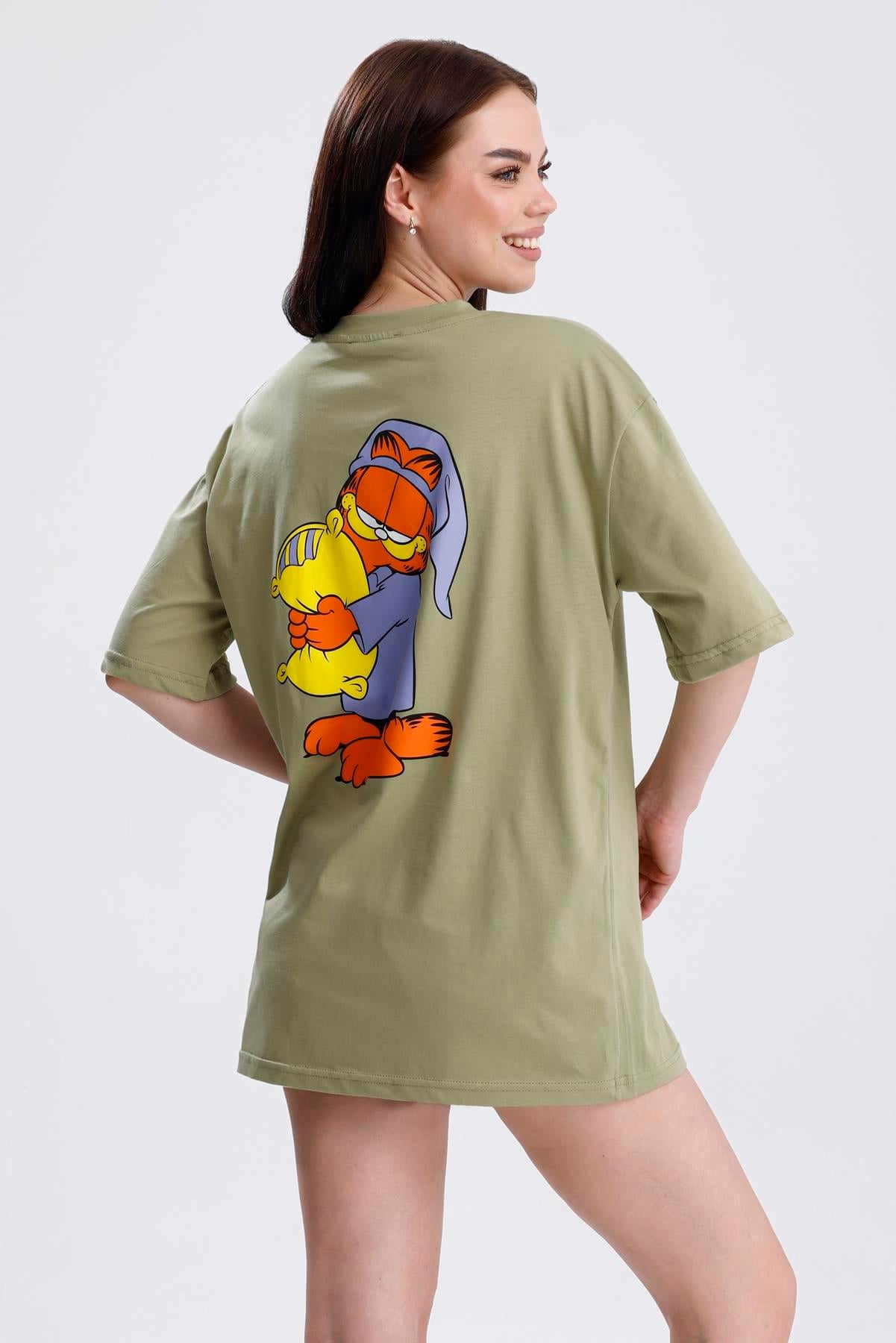 Ön Ve Sırt Uykucu Garfield Baskılı Pamuklu Oversize Tişört - Olive
