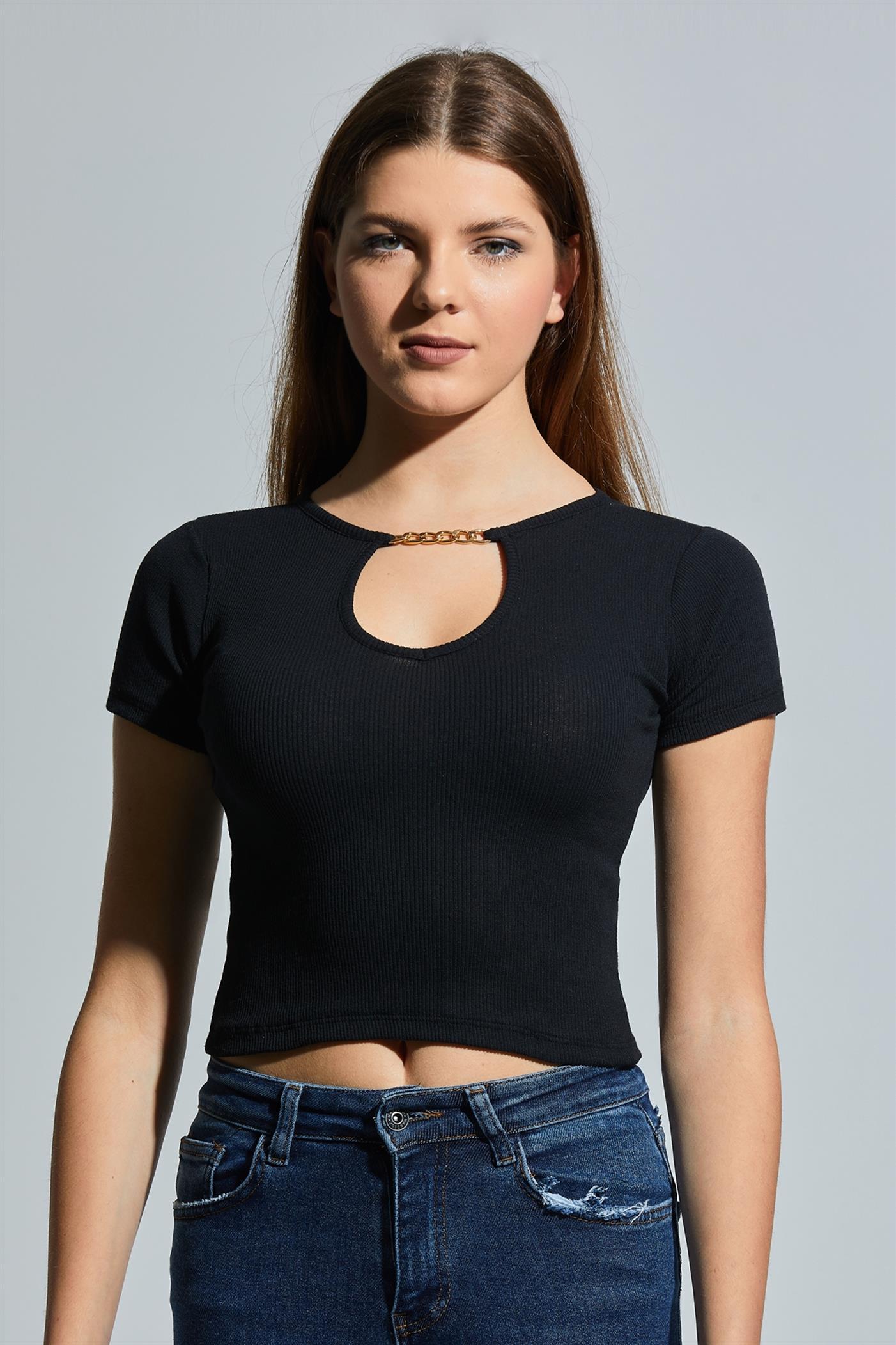 Zincir Detaylı Dekolteli Kısa Kollu Fitilli Crop Bluz - Siyah