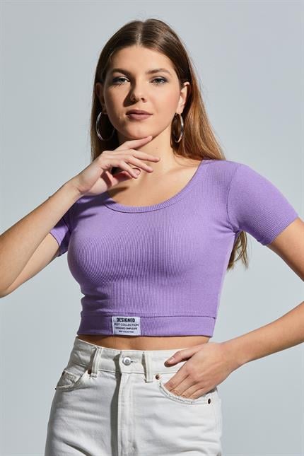 Geniş Bisiklet Yaka Armalı Fitilli Crop Bluz - Lila