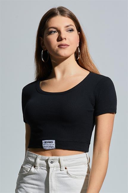 Geniş Bisiklet Yaka Armalı Fitilli Crop Bluz - Siyah