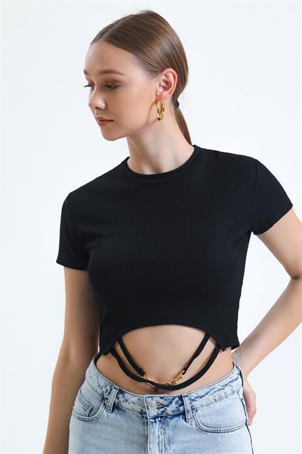 Bisiklet Yaka Kısa Kollu Zincir Detaylı Crop Bluz - Siyah