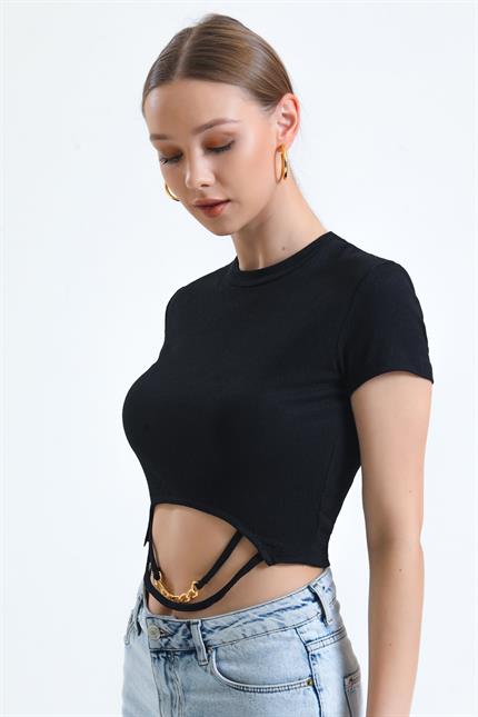 Bisiklet Yaka Kısa Kollu Zincir Detaylı Crop Bluz - Siyah