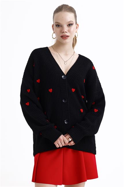 Kalp Nakışlı Düğmeli Oversize Triko Hırka - Siyah