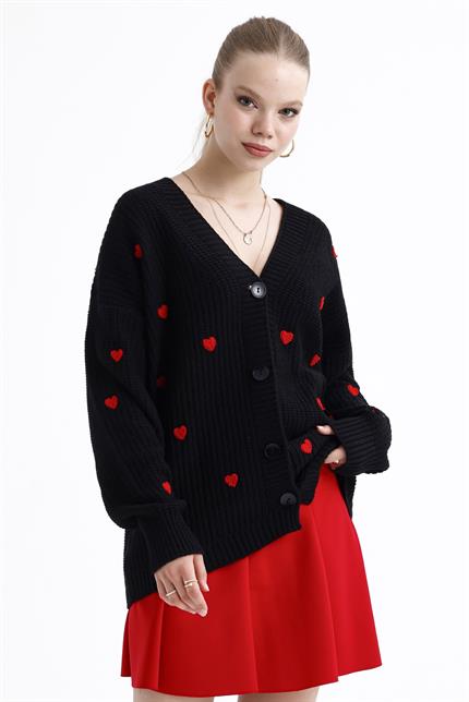 Kalp Nakışlı Düğmeli Oversize Triko Hırka - Siyah