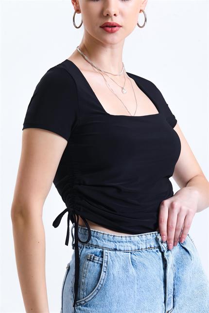 Kare Yaka Kısa Kollu Yanı Büzgülü Sandy Bluz - Siyah