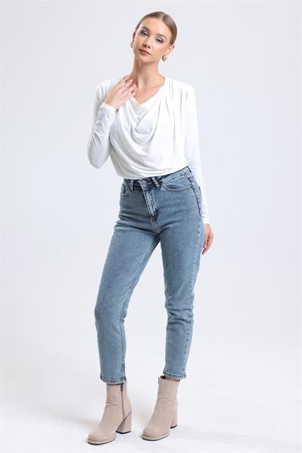 Omuz Vatkalı Degaje Yaka Dökümlü Bluz - Ekru