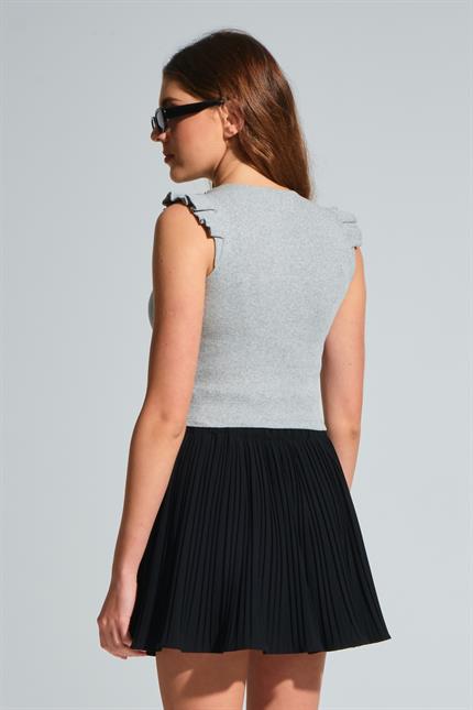 Omuz Volanlı Zincir Kolyeli Kolsuz Fitilli Crop Bluz - Gri