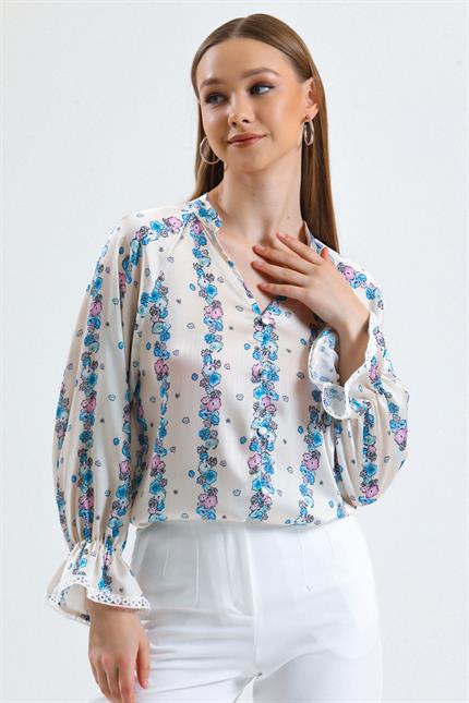 Süs Düğmeli V Yaka Volan Kollu Çiçek Desenli Yazlık Saten Bluz - Buz Mavi