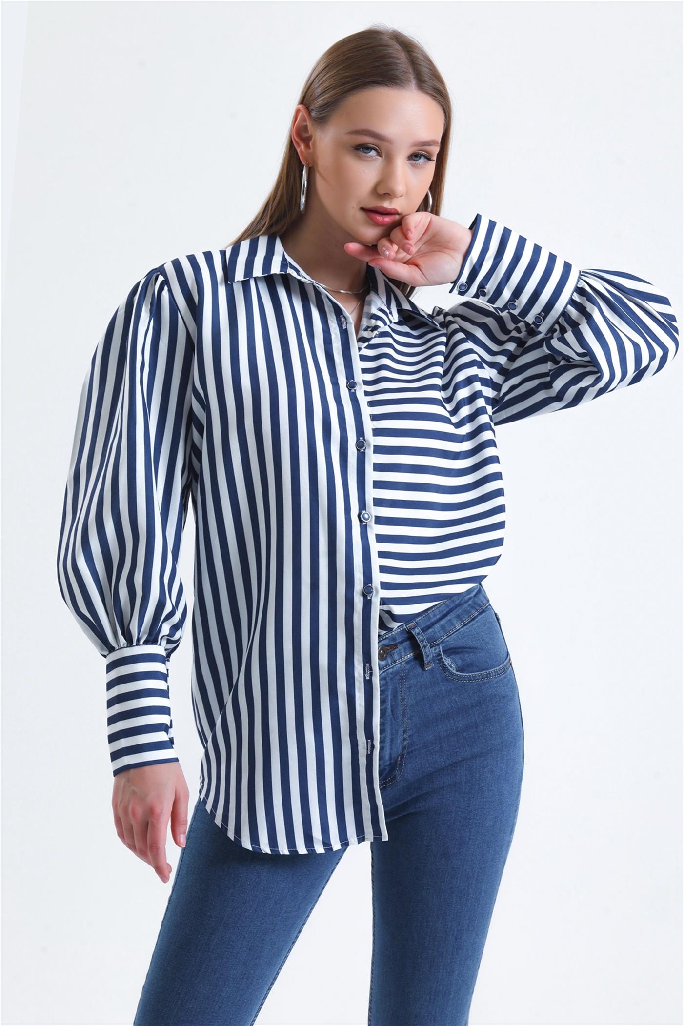 Balon Kollu Düğme Detaylı Kolları Manşetli Oversize Poplin Gömlek - Lacivert