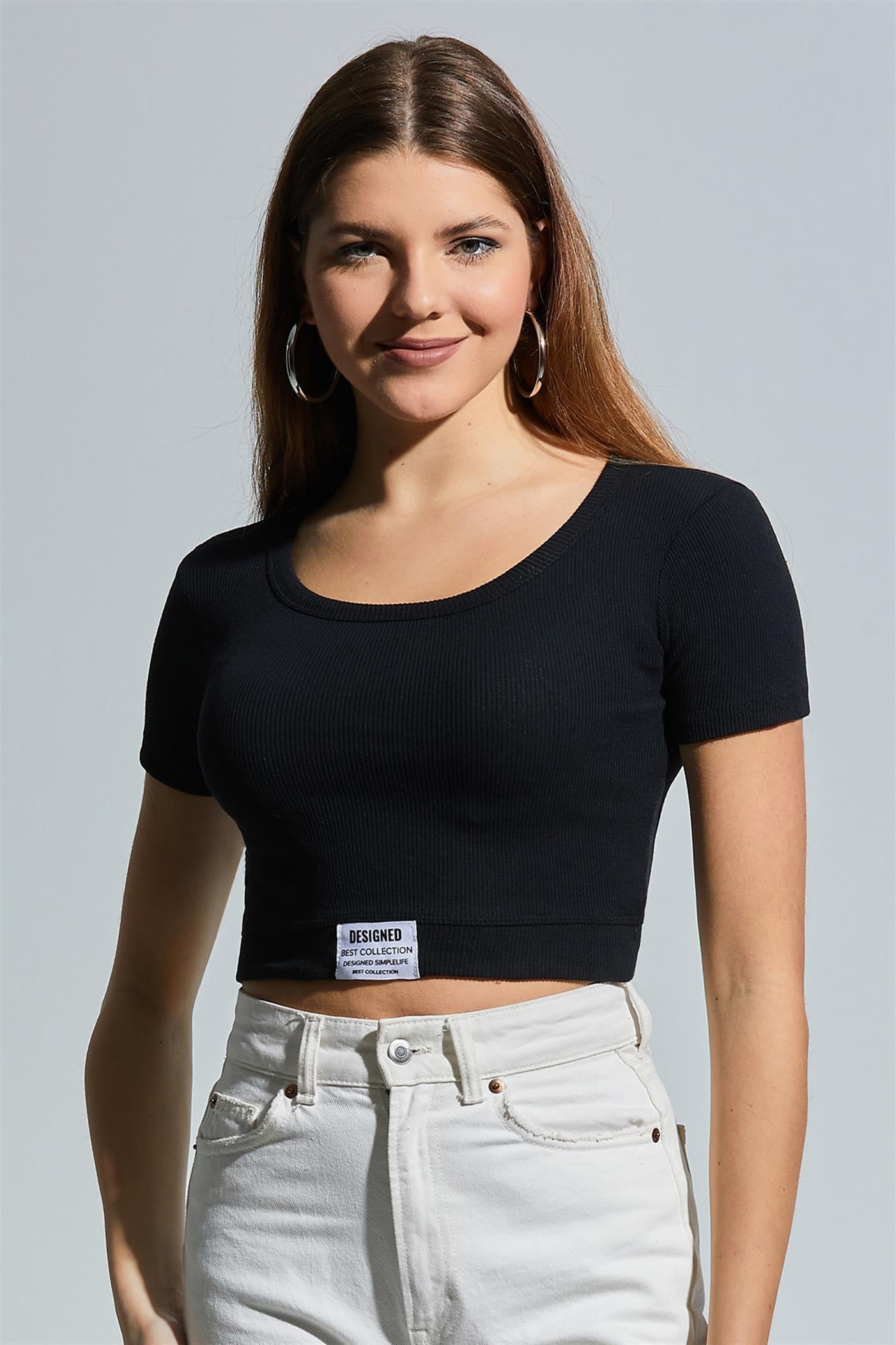 Geniş Bisiklet Yaka Armalı Fitilli Crop Bluz - Siyah