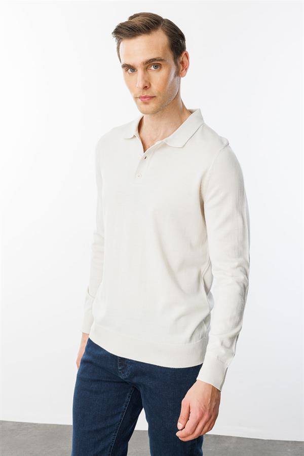 Мужской базовый трикотажный свитер с воротником поло цвета кости