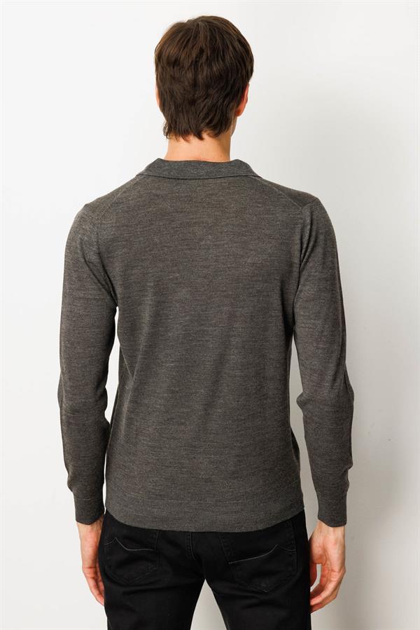 Мужской базовый трикотажный свитер с воротником поло темно-пепельно-серый