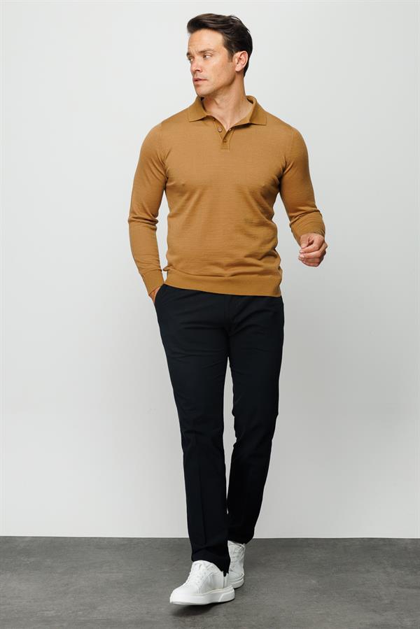 Мужской базовый трикотажный свитер с воротником-поло цвет Camel