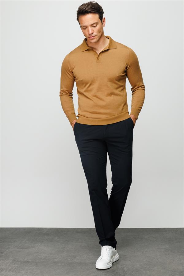 Мужской базовый трикотажный свитер с воротником-поло цвет Camel