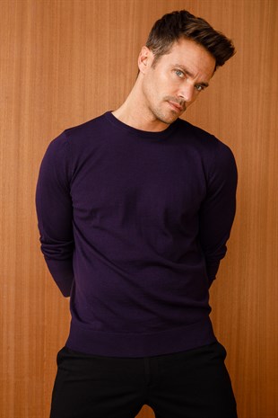 Мужской базовый свитер с круглым вырезом и трикотажем темно-фиолетовый