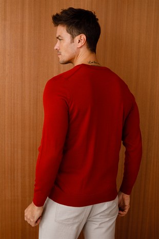 Мужской базовый трикотажный свитер с круглым вырезом темно-красный