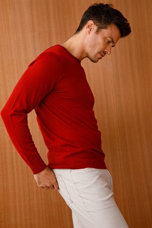 Мужской базовый трикотажный свитер с круглым вырезом темно-красный