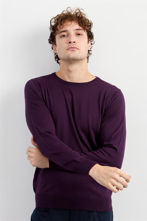 Мужской базовый свитер с круглым вырезом и трикотажем темно-фиолетовый