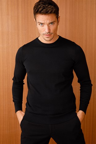 Мужской базовый свитер с круглым вырезом и трикотажным свитером Черный