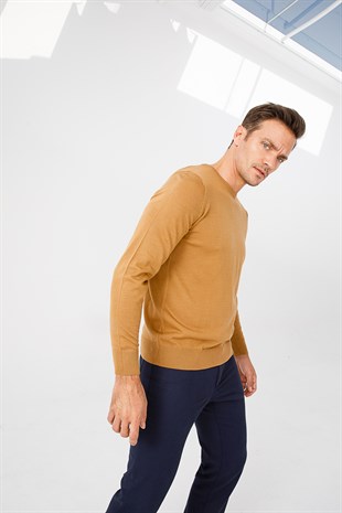 Мужской базовый свитер с круглым вырезом и трикотажем Светло-коричневый