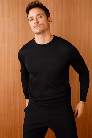 Мужской базовый свитер с круглым вырезом и трикотажным свитером Черный