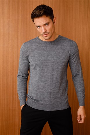 Классический мужской трикотаж с круглым вырезом Свитер пепельно-серый