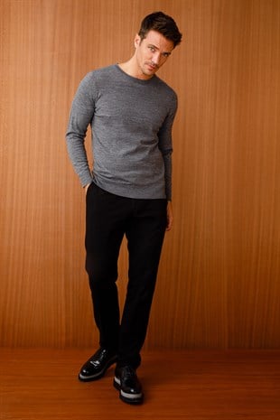 Классический мужской трикотаж с круглым вырезом Свитер пепельно-серый