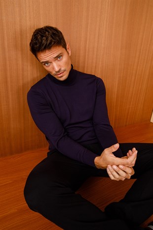 Мужской Базовый свитер с круглым вырезом темно-фиолетовый