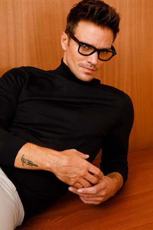 Мужской Базовый свитер с круглым вырезом, Черный