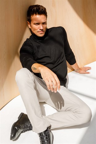 Мужской Базовый свитер с круглым вырезом, Черный