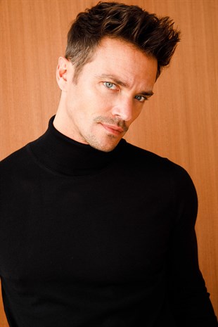 Мужской Базовый свитер с круглым вырезом, Черный