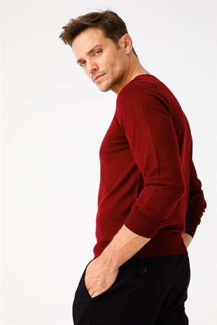 Мужской базовый трикотажный свитер с V-образным вырезом цвет сливы