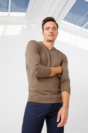 Мужской базовый трикотажный свитер с v-образным вырезом Темно-коричневый