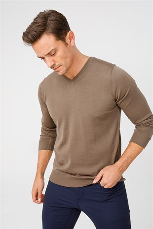 Мужской базовый трикотажный свитер с v-образным вырезом Темно-коричневый