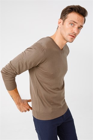Мужской базовый трикотажный свитер с v-образным вырезом Темно-коричневый