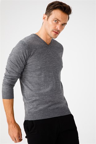 Мужской базовый трикотажный свитер с v-образным вырезом пепельно-серый